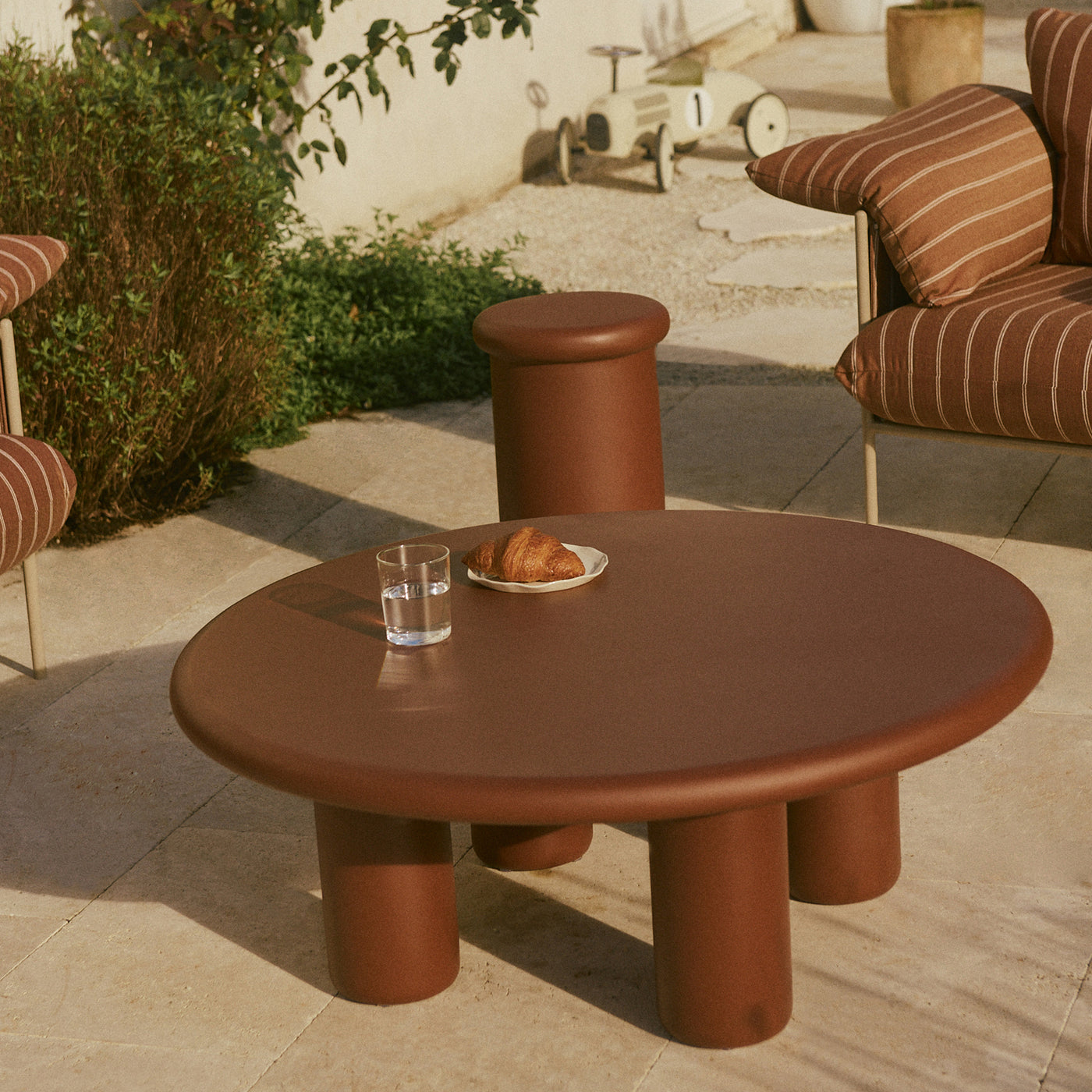 Earth Outdoor Coffee Table - [ Concrete Rossa ]