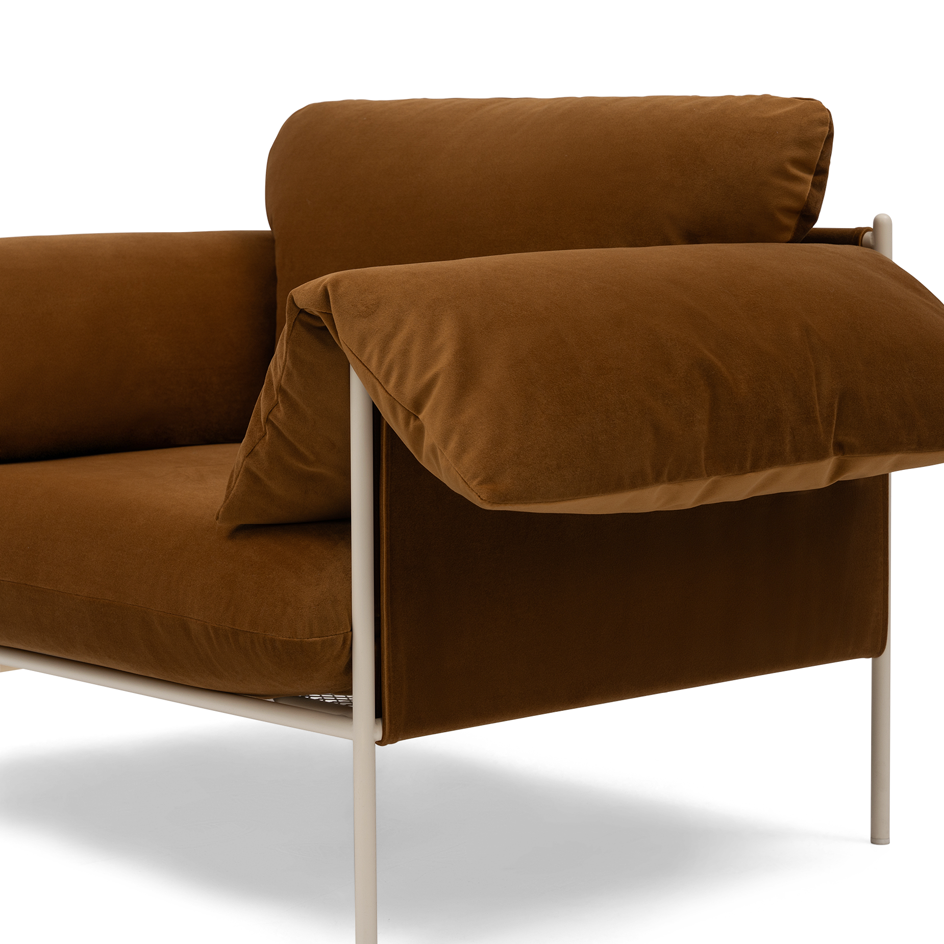 ELLISON STUDIOS. Alva armchair in brown malibu cognac.