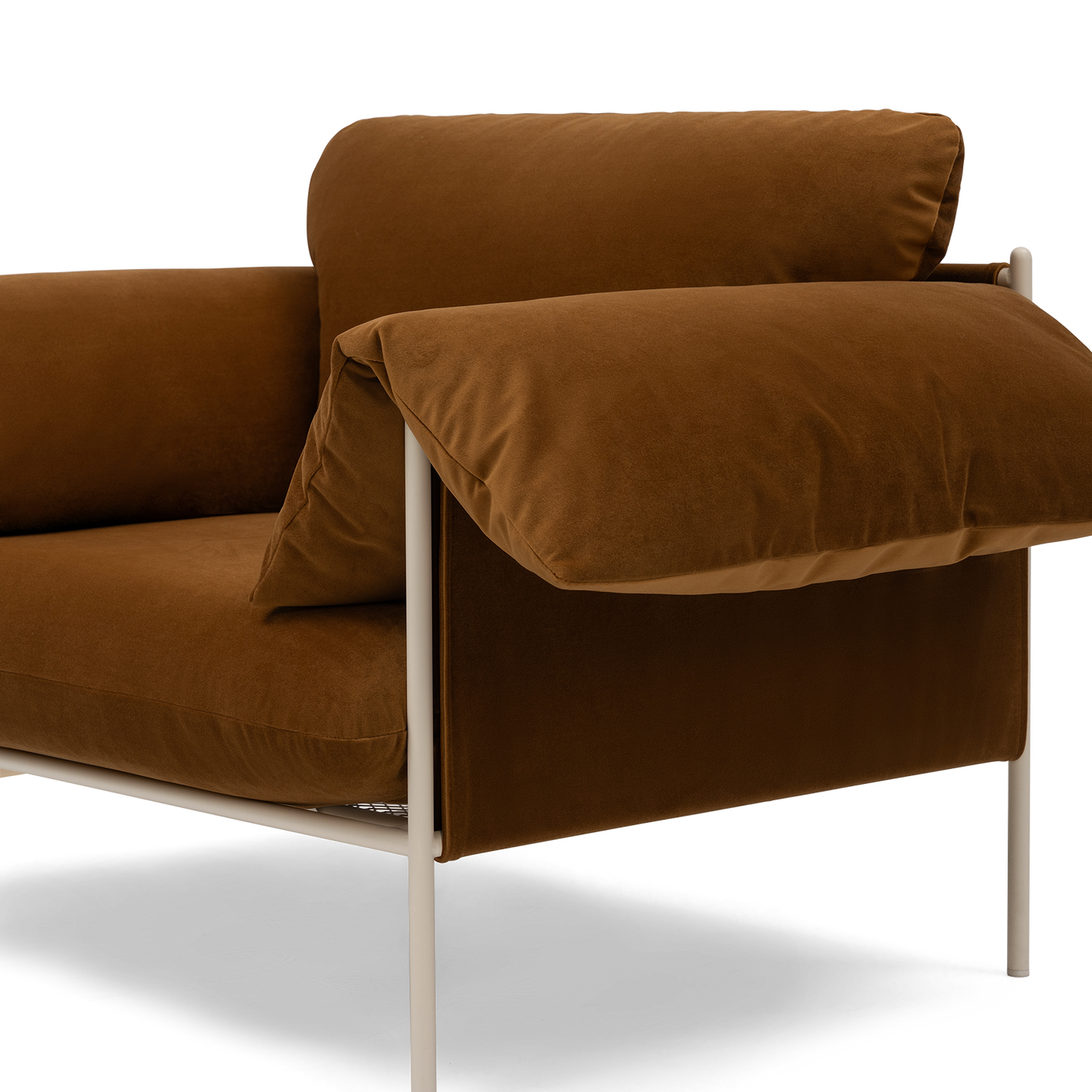 ELLISON STUDIOS. Alva armchair in brown malibu cognac.