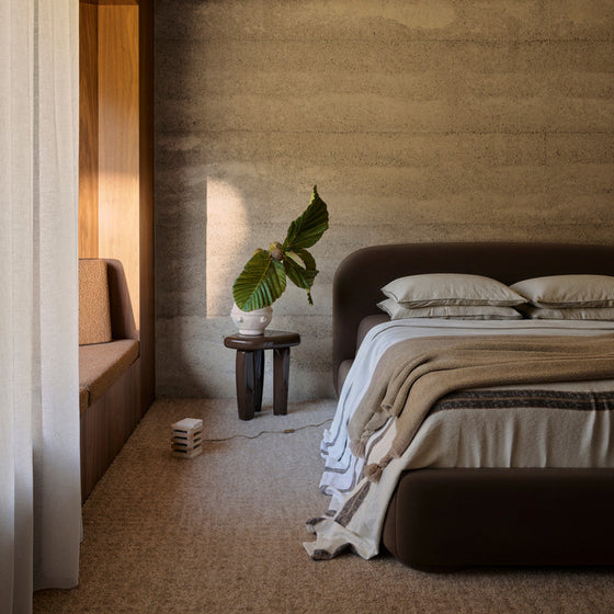 Lull King Bed - [ Malibu Piccolo ]