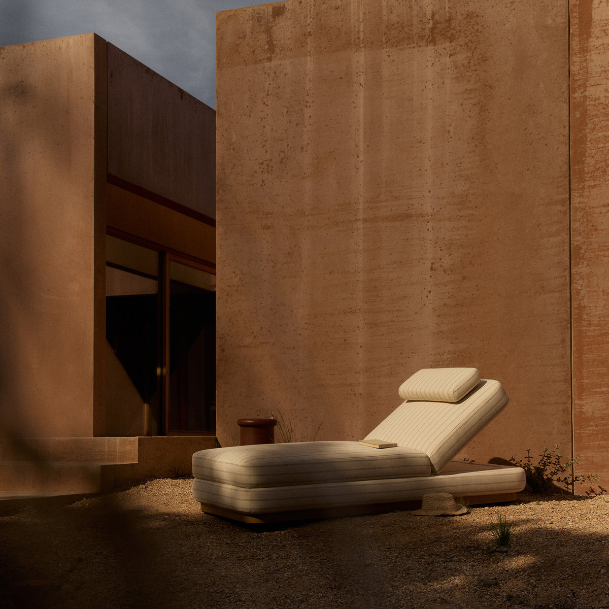 Stack Outdoor Sun Lounge - [ Terra Crema ]