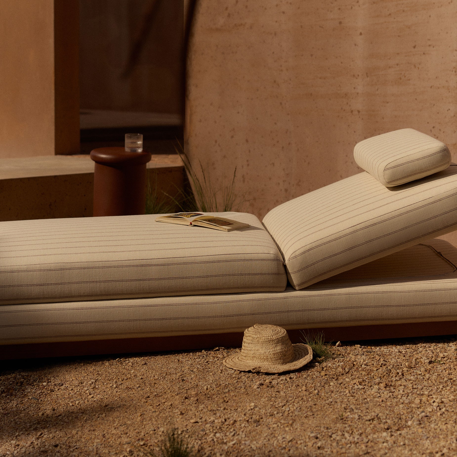 Stack Outdoor Sun Lounge - [ Terra Crema ]