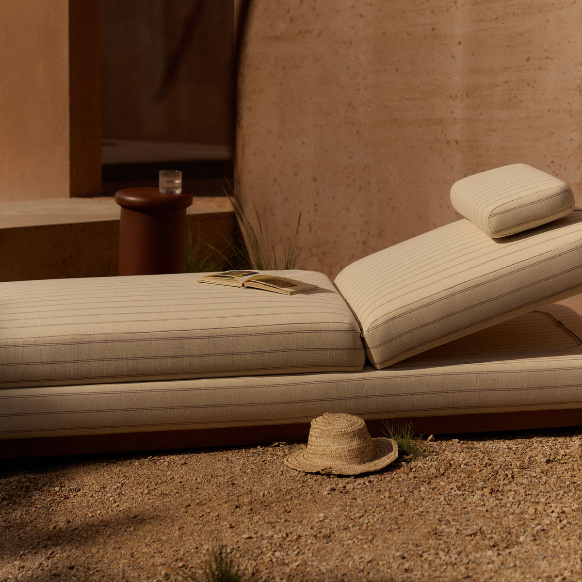 Stack Outdoor Sun Lounge - [ Terra Crema ]