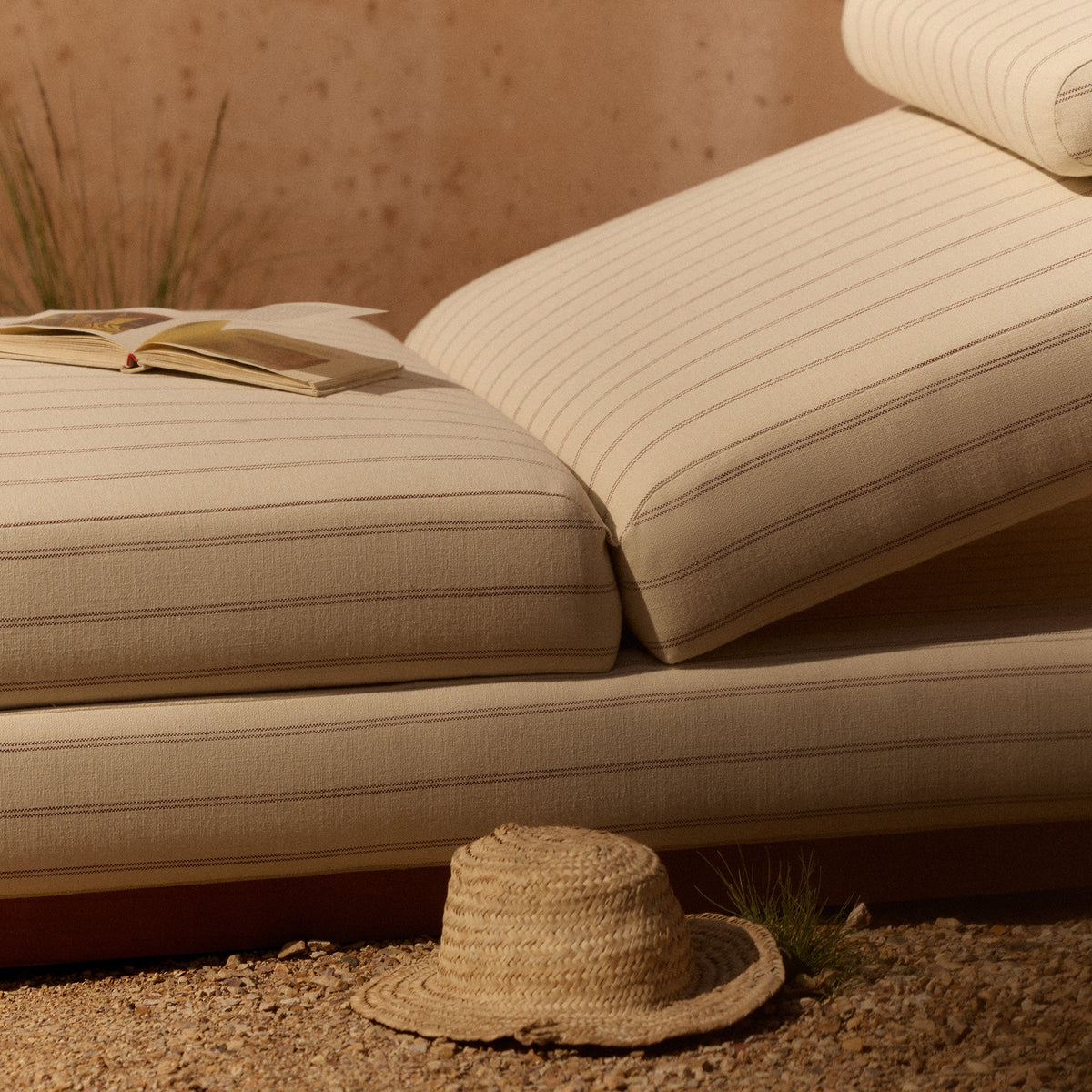 Stack Outdoor Sun Lounge - [ Terra Crema ]