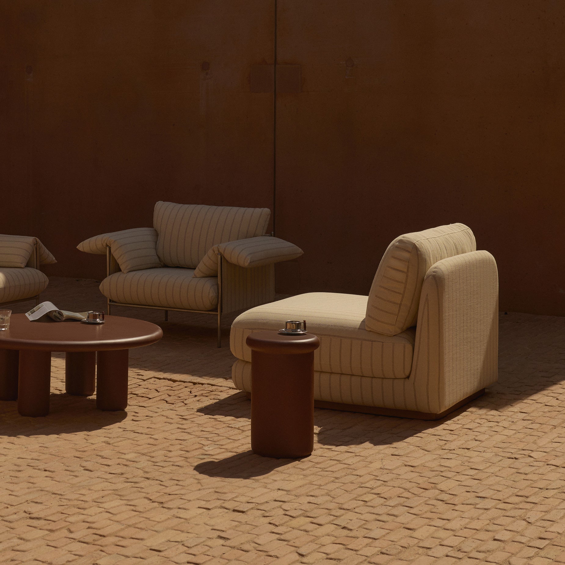Stack Outdoor Lounge Chair - [ Terra Crema ]