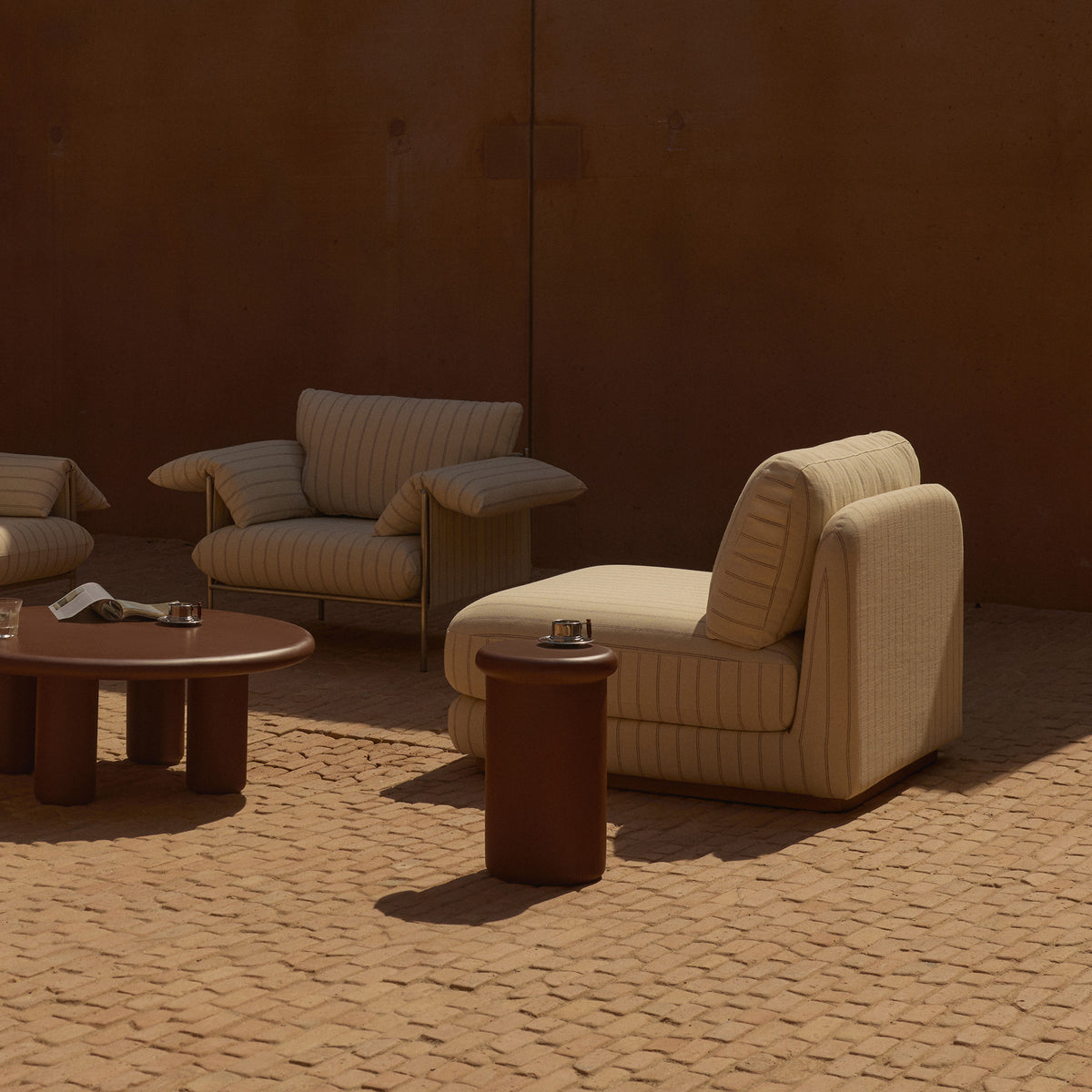 Stack Outdoor Lounge Chair - [ Terra Crema ]