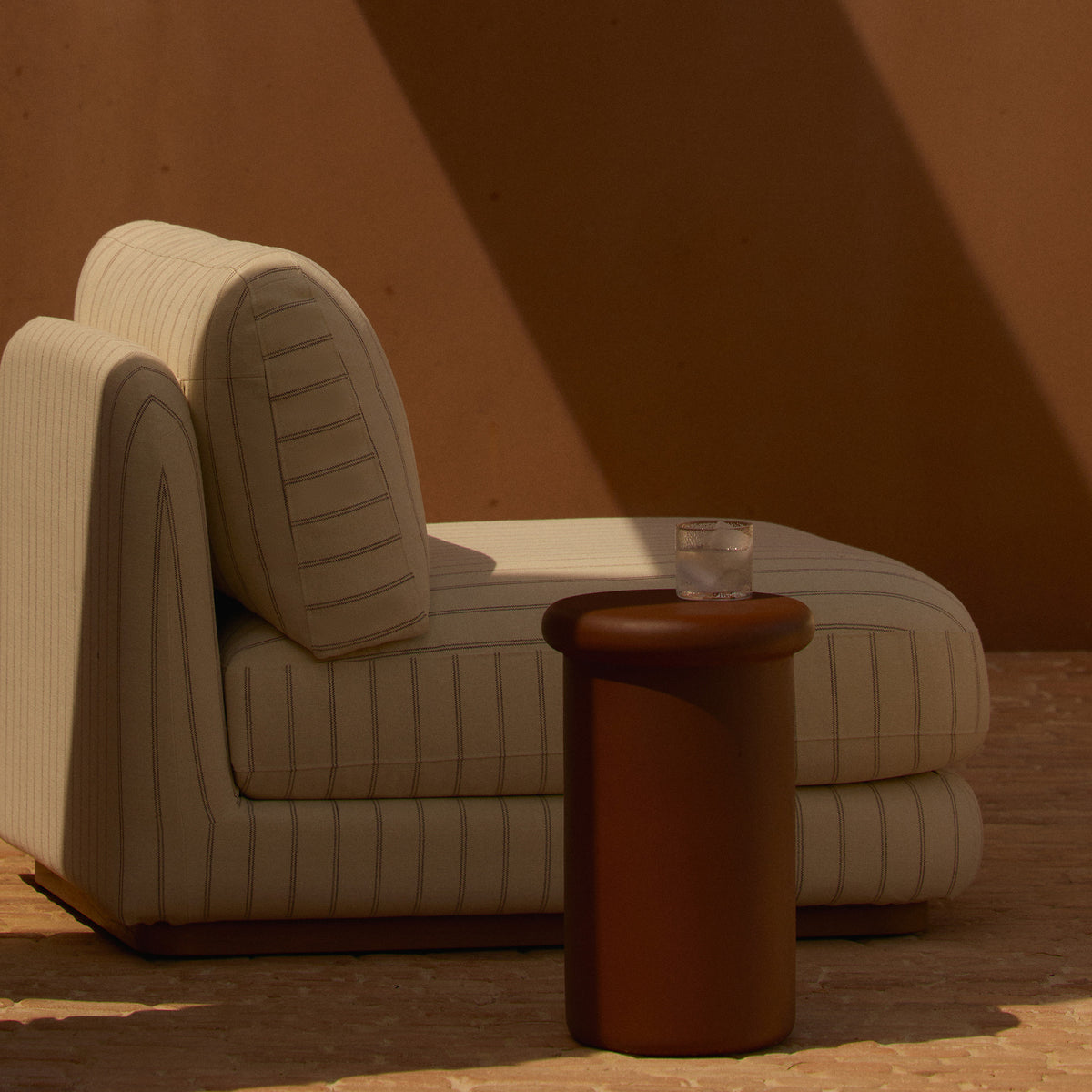 Stack Outdoor Lounge Chair - [ Terra Crema ]