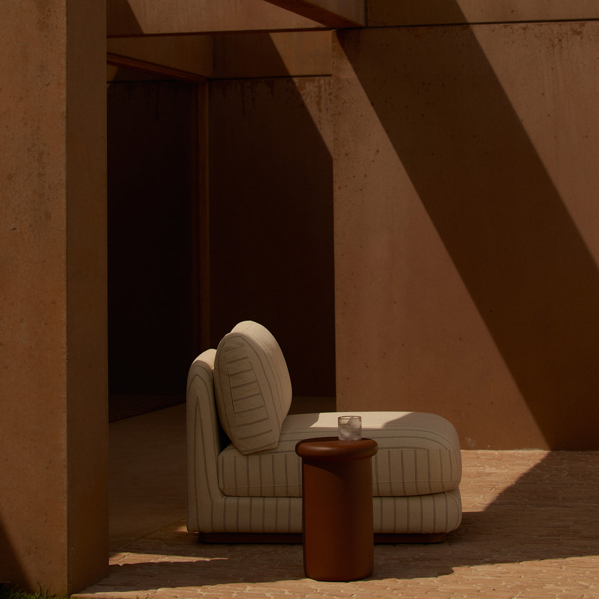 Stack Outdoor Lounge Chair - [ Terra Crema ]