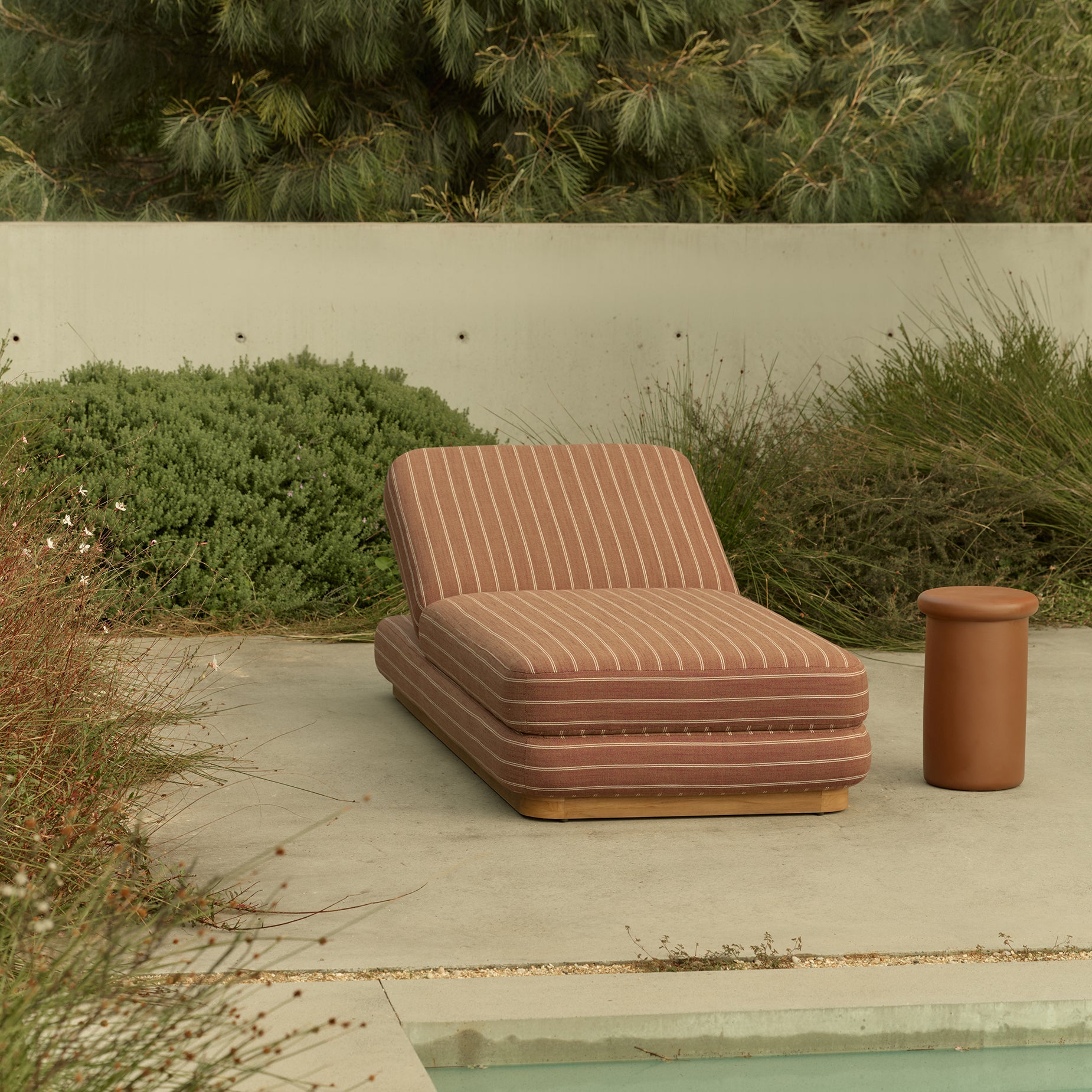 Stack Outdoor Sun Lounge - [ Terra Rossa ]