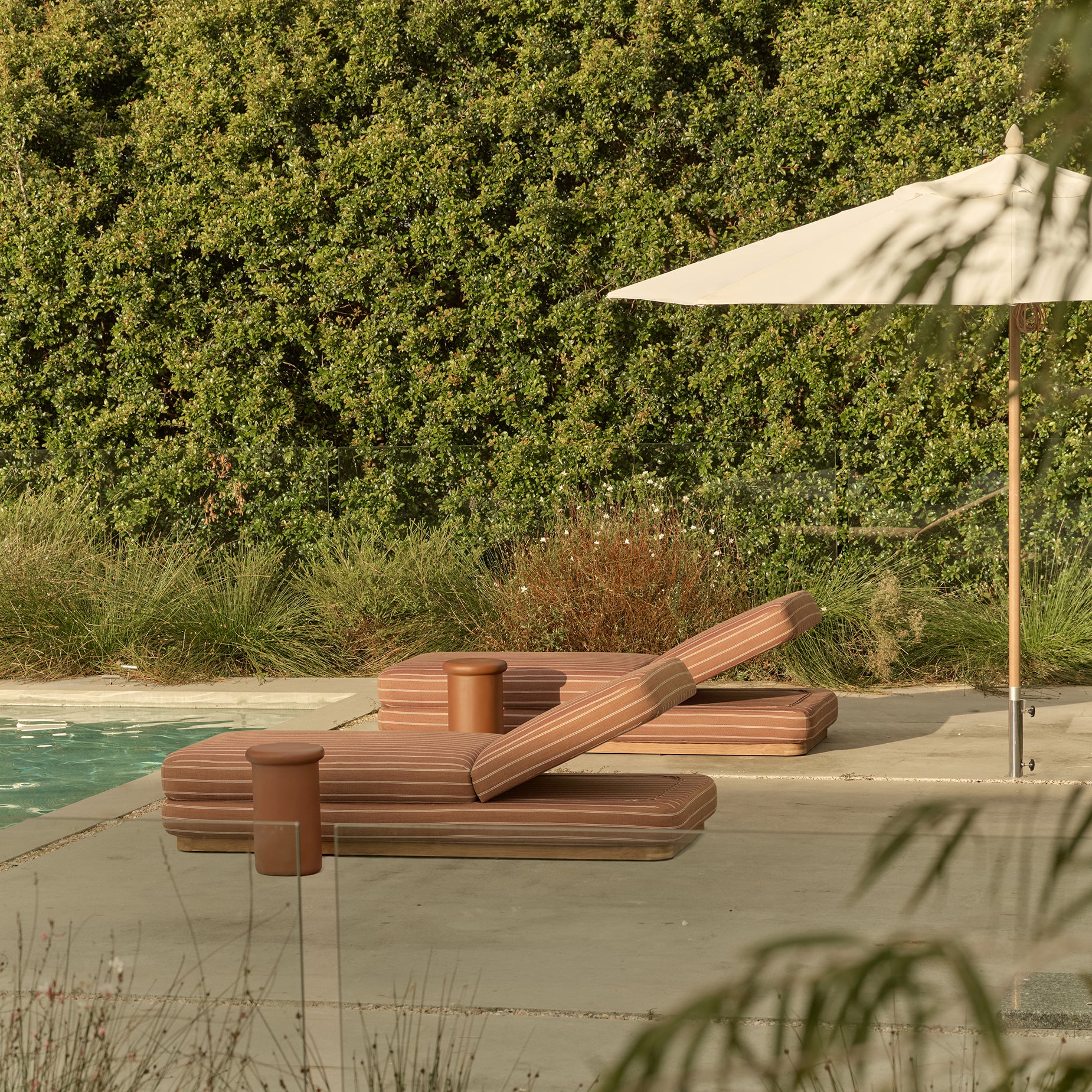 Stack Outdoor Sun Lounge - [ Terra Rossa ]
