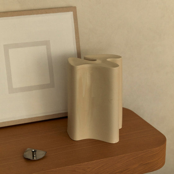 Ollie Large Vessel - [ Milk ]