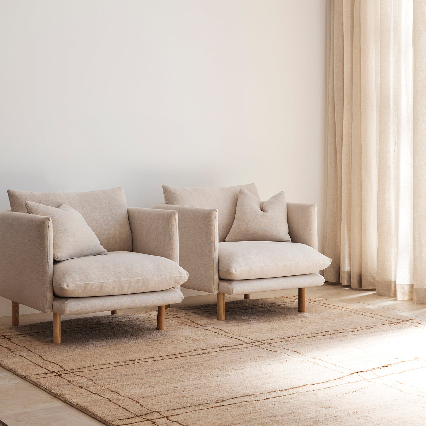 Zephyr Armchair - [ Byron Oyster ]